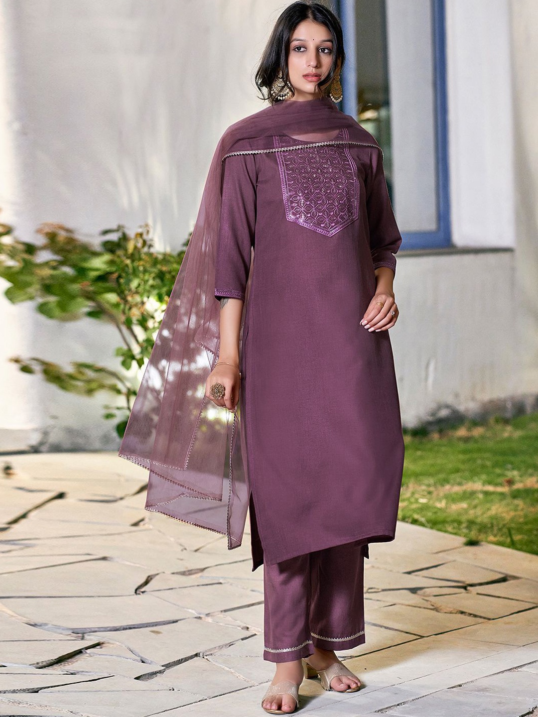 KALINI Ethnic Motifs Embroidered Regular Sequinned Kurta with Trousers & With Dupatta, Magenta
KALINI Ethnic Motifs Embroidered Regular Sequinned Kurta with Trousers & With Dupatta, Magenta
