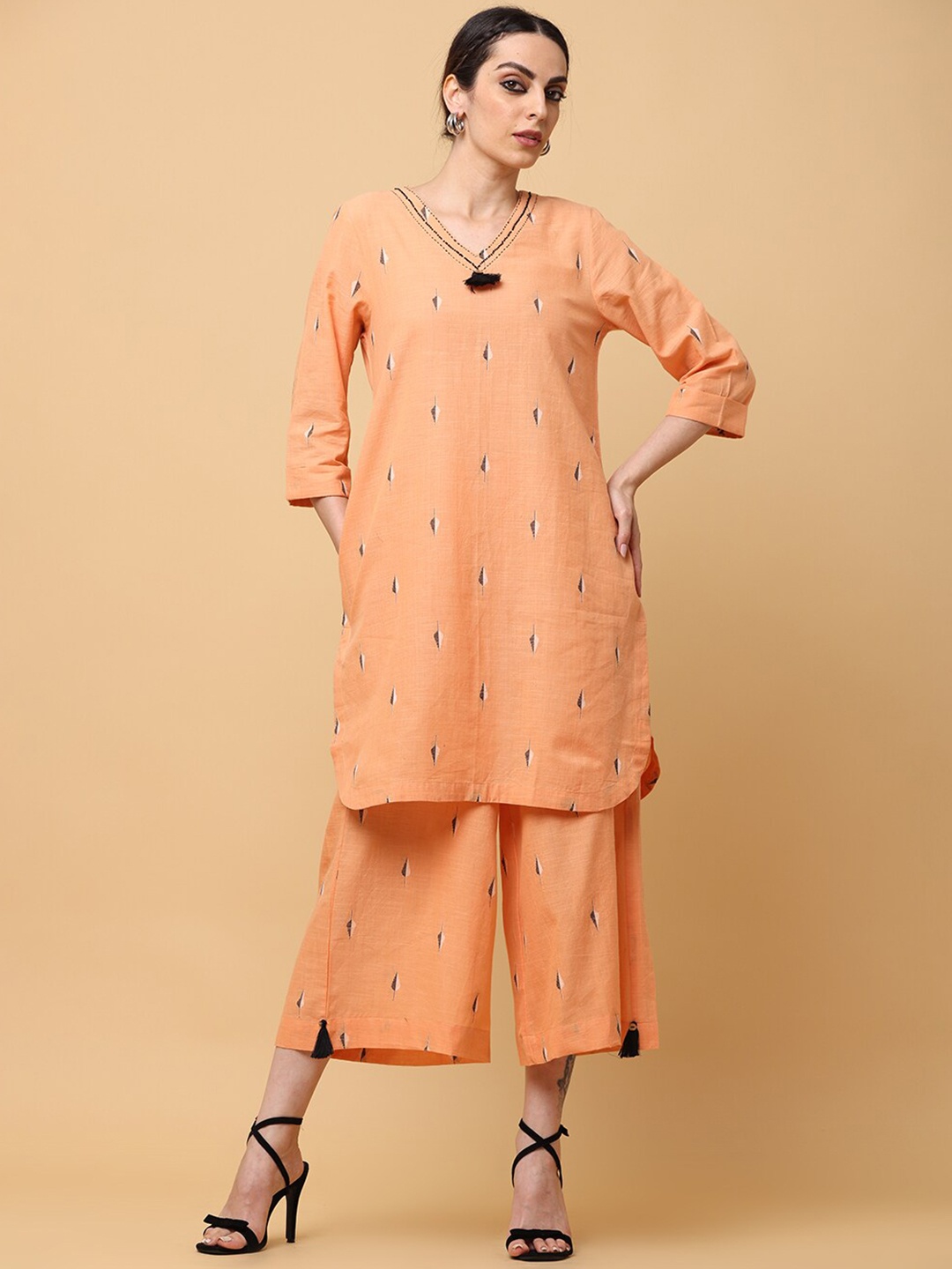 aayusika Abstract Printed V-Neck Flared Pure Cotton Straight Kurta With Palazzo, Peach
aayusika Abstract Printed V-Neck Flared Pure Cotton Straight Kurta With Palazzo, Peach