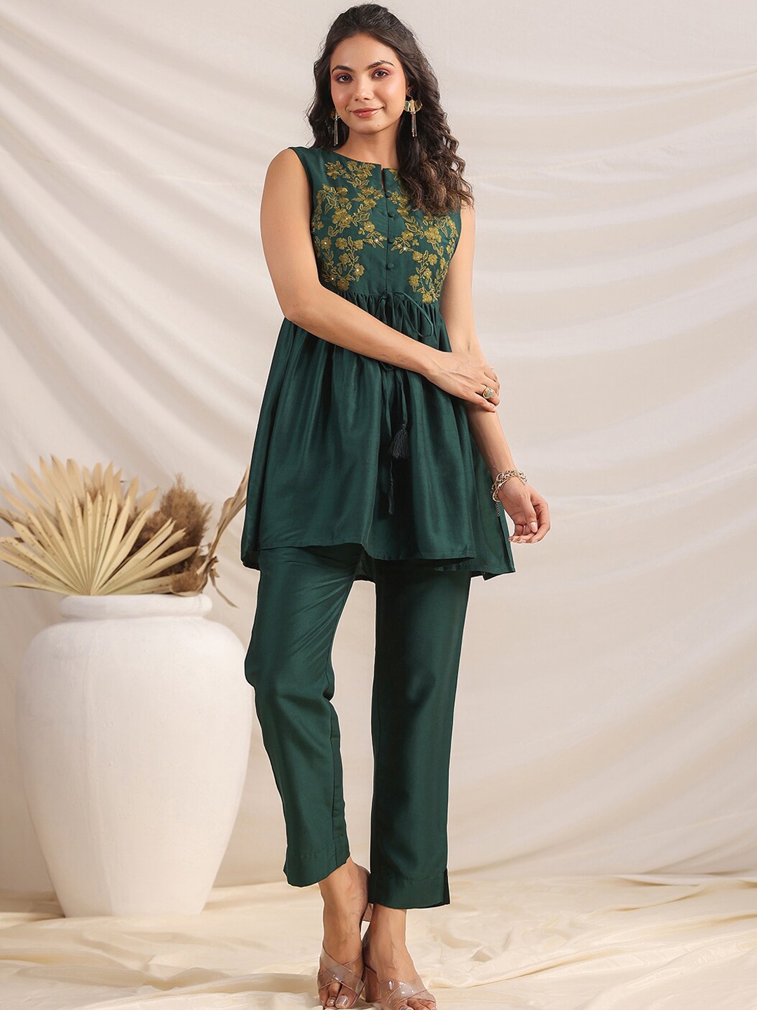 Janasya Ethnic Motifs Embroidered Regular Sequinned A-Line Kurti With Trousers, Green
Janasya Ethnic Motifs Embroidered Regular Sequinned A-Line Kurti With Trousers, Green