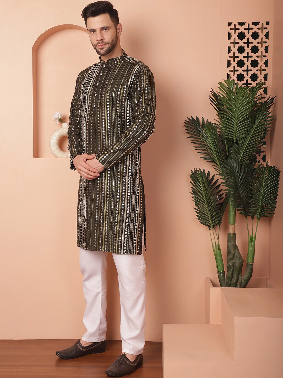 Jompers Geometric Embroidered Regular Mirror Work Straight Kurta With Pyjamas, Green
Jompers Geometric Embroidered Regular Mirror Work Straight Kurta With Pyjamas, Green