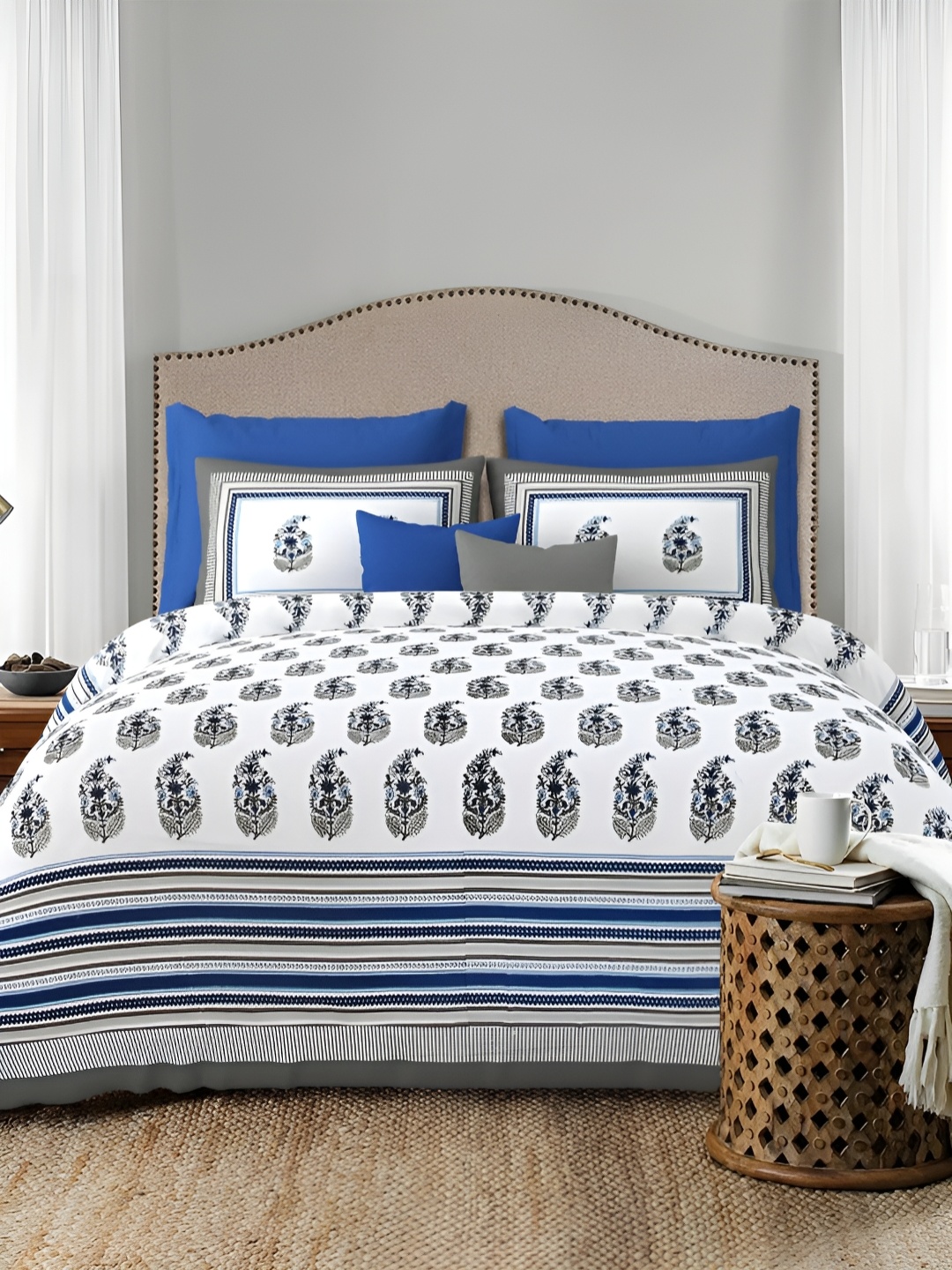 LIVING ROOTS Blue & White Floral 300 TC King Bedsheet With 2 Pillow Covers