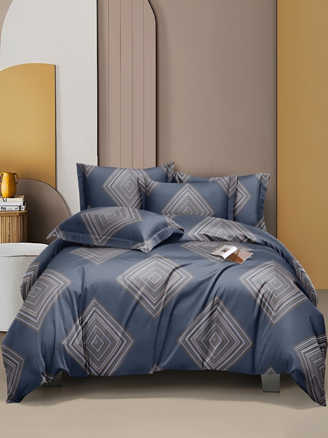 Srijee Decors Grey & Blue Geometric 210 TC Cotton King Fitted Bedsheet 2 Pillow Covers
Srijee Decors Grey & Blue Geometric 210 TC Cotton King Fitted Bedsheet 2 Pillow Covers