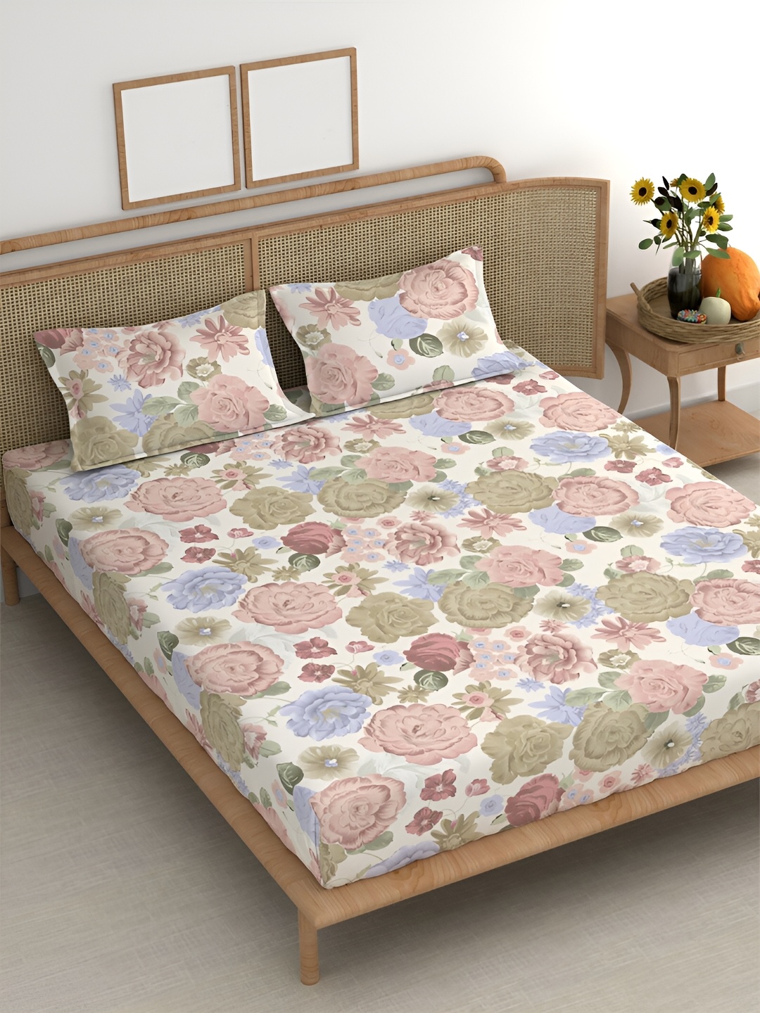Srijee Decors Beige & White Floral 210 TC Cotton King Fitted Bedsheet with 2 Pillow Covers
Srijee Decors Beige & White Floral 210 TC Cotton King Fitted Bedsheet with 2 Pillow Covers
