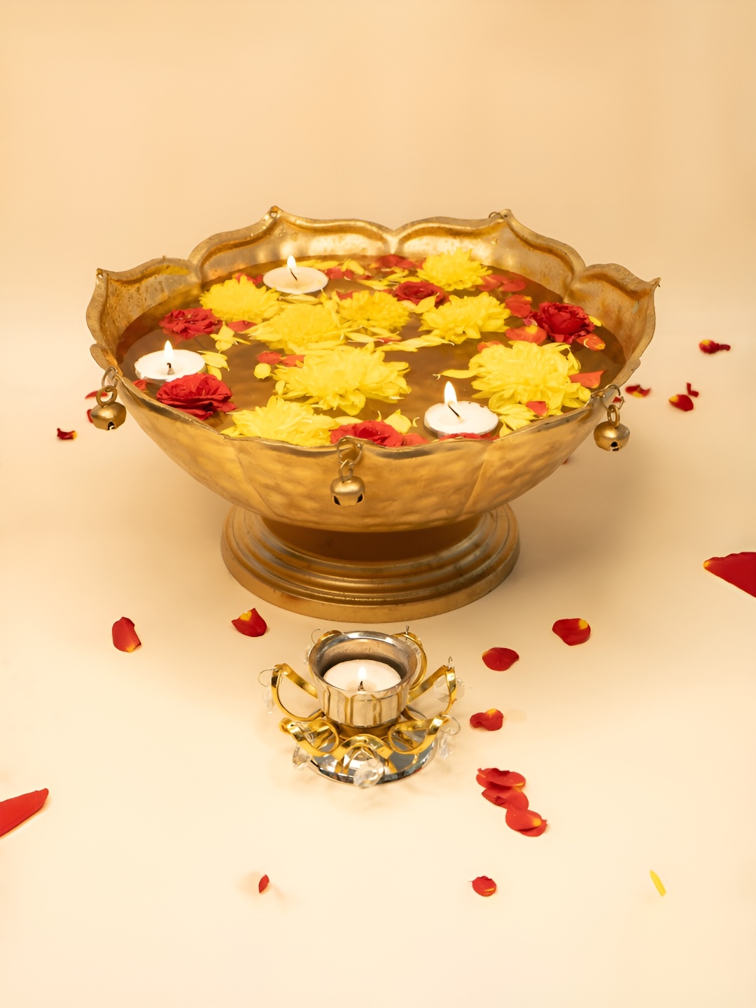 Ekhasa Gold Toned Pure Brass Urli Decoration Bowl & Tealight Candle Holder Home Gift Set
Ekhasa Gold Toned Pure Brass Urli Decoration Bowl & Tealight Candle Holder Home Gift Set