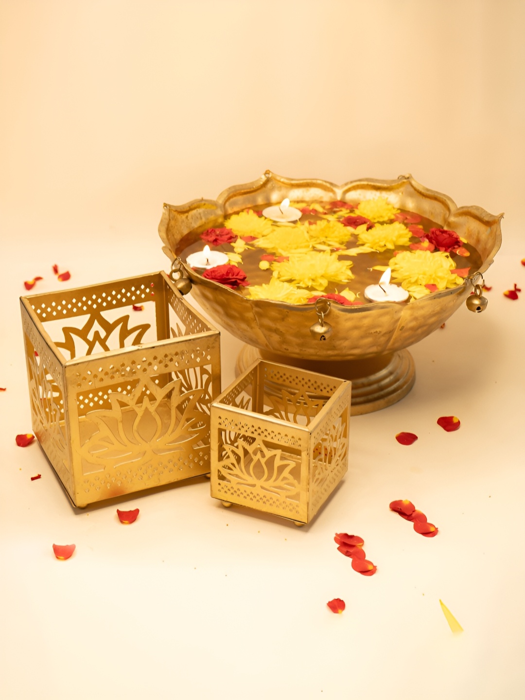 Ekhasa Gold Toned 3 Pcs Metal Urli Decoration Bowl & Tealight Candle Holder Home Gift Set
Ekhasa Gold Toned 3 Pcs Metal Urli Decoration Bowl & Tealight Candle Holder Home Gift Set