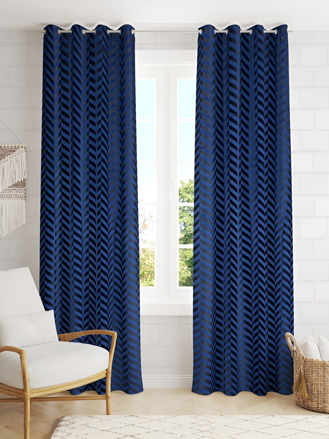 RIDHAAN Navy Blue 2 Pieces Zig Zag Embellished Room Darkening Velvet Window Curtains
RIDHAAN Navy Blue 2 Pieces Zig Zag Embellished Room Darkening Velvet Window Curtains