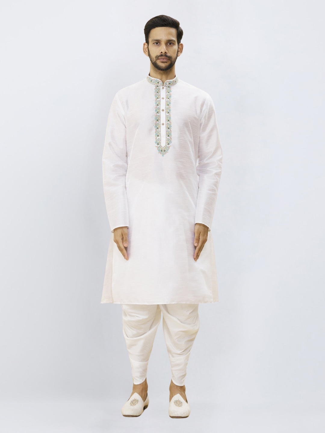 Indian Poshakh Men Ethnic Motifs Embroidered Regular Thread Work Kurta with Dhoti Pants, Off white
Indian Poshakh Men Ethnic Motifs Embroidered Regular Thread Work Kurta with Dhoti Pants, Off white