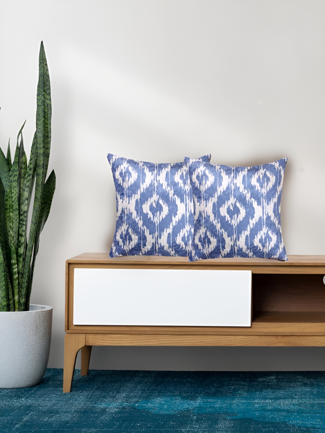 Tasseled Home Blue & White 2 Pieces Ethnic Motifs Printed Velvet Square Cushion Covers
Tasseled Home Blue & White 2 Pieces Ethnic Motifs Printed Velvet Square Cushion Covers