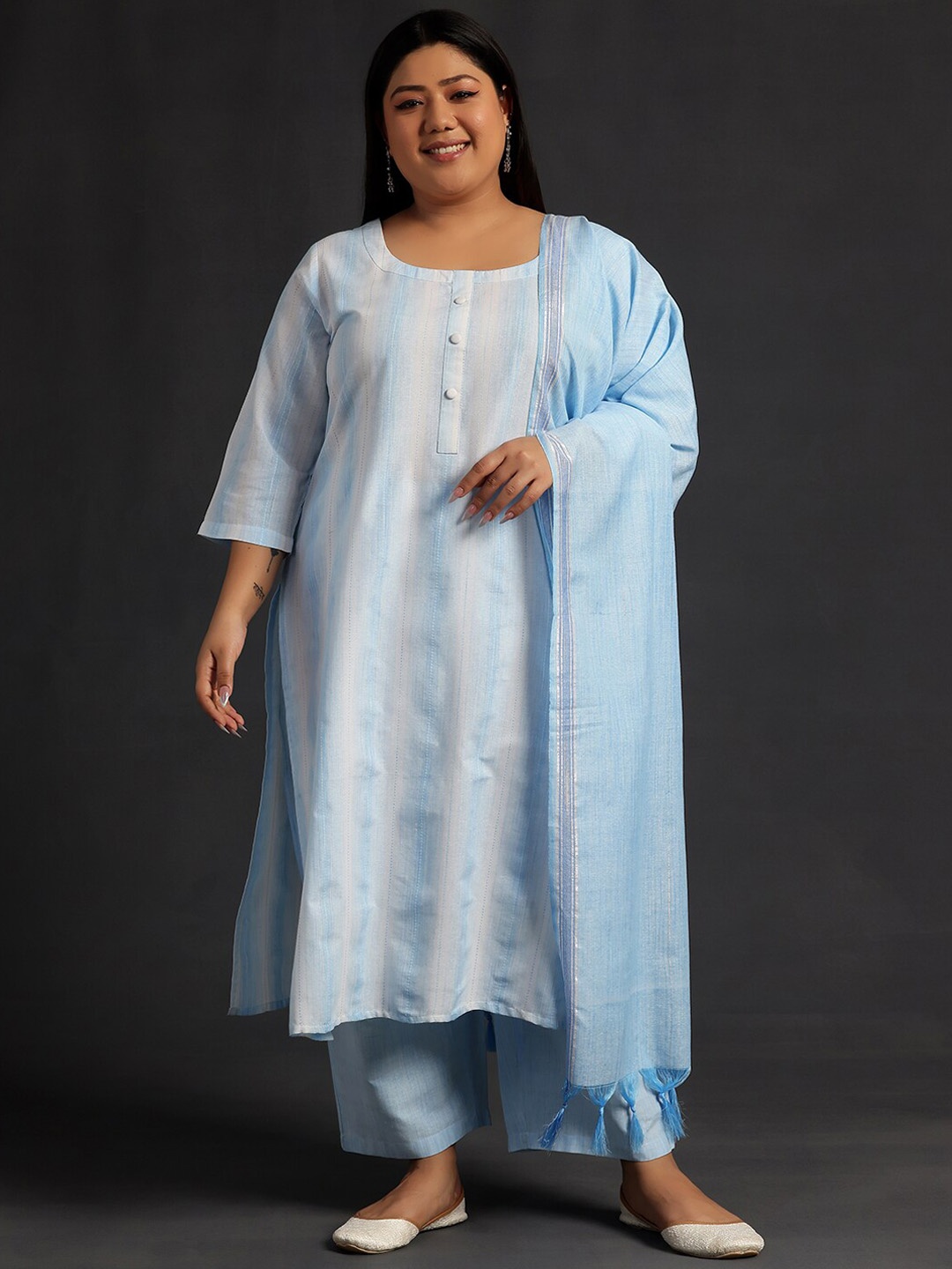 EXTRA LOVE BY LIBAS Plus Size Woven Design Regular Kurta with Trousers & Dupatta, Blue
EXTRA LOVE BY LIBAS Plus Size Woven Design Regular Kurta with Trousers & Dupatta, Blue