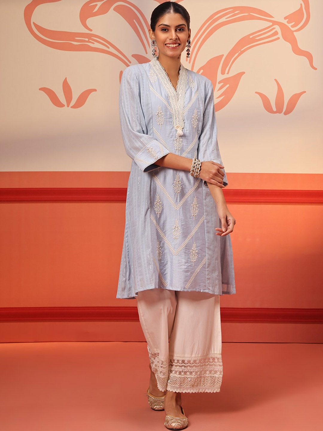 Lakshita Ethnic Motifs Embroidered V-Neck Flared Sleeves Cotton linen A-Line Kurta, Blue
Lakshita Ethnic Motifs Embroidered V-Neck Flared Sleeves Cotton linen A-Line Kurta, Blue
