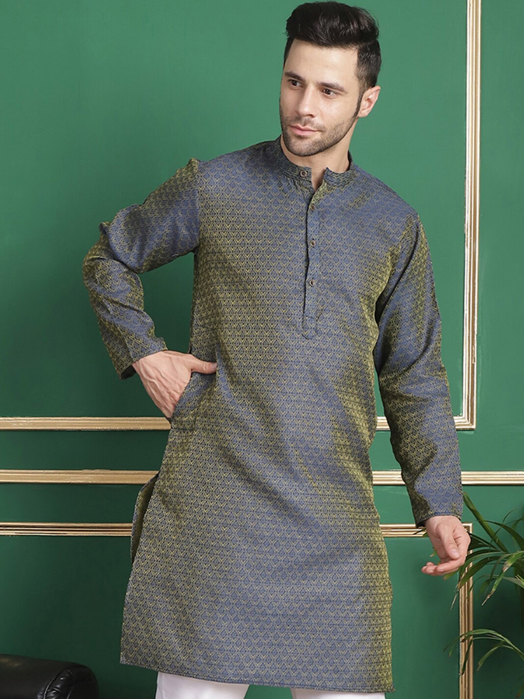 Anouk Floral Woven Design Band Collar Long Sleeves Zari Straight Jacquard Kurta, Navy blue
Anouk Floral Woven Design Band Collar Long Sleeves Zari Straight Jacquard Kurta, Navy blue