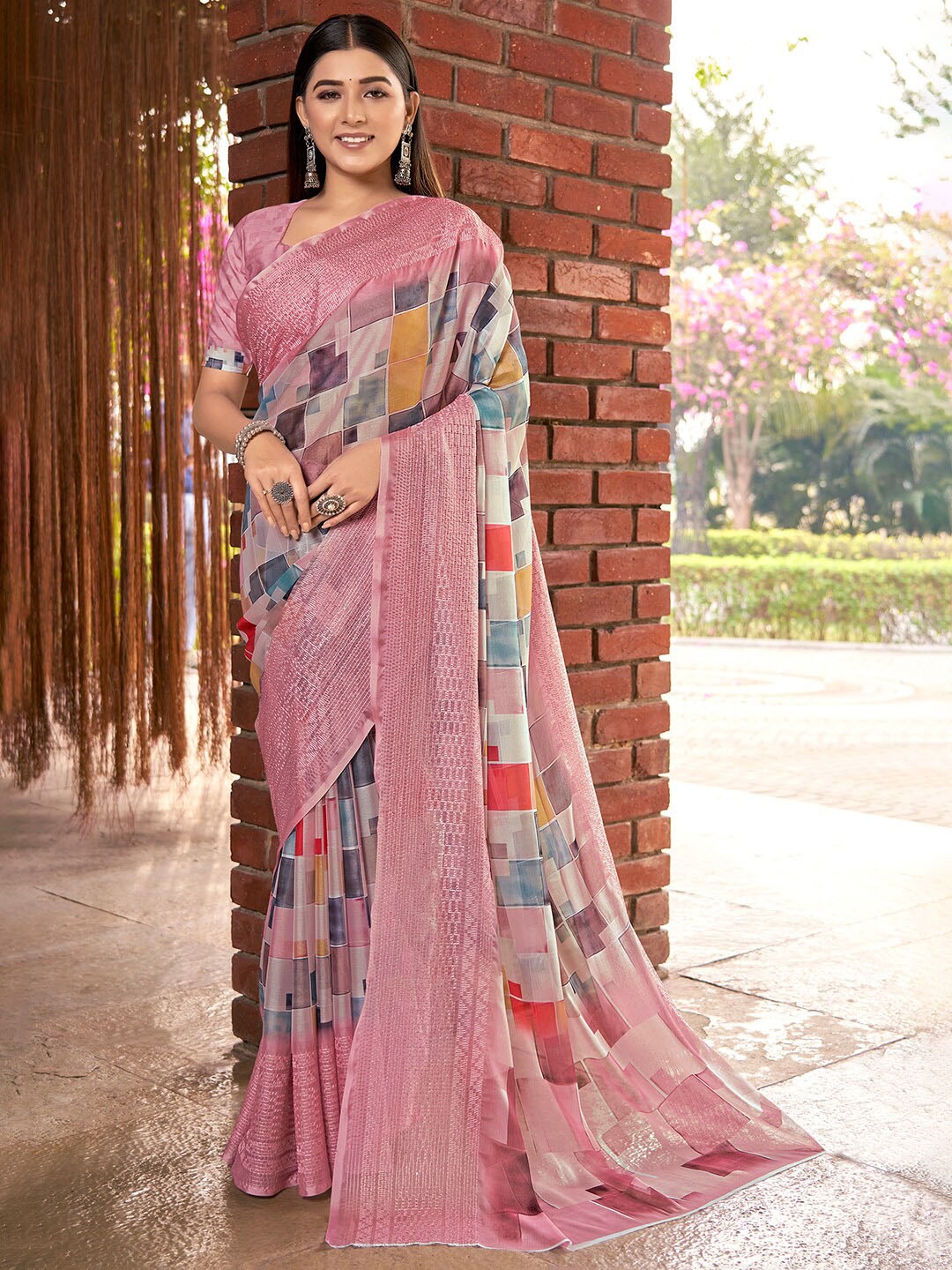 Vishudh Geometric Printed Saree, Pink