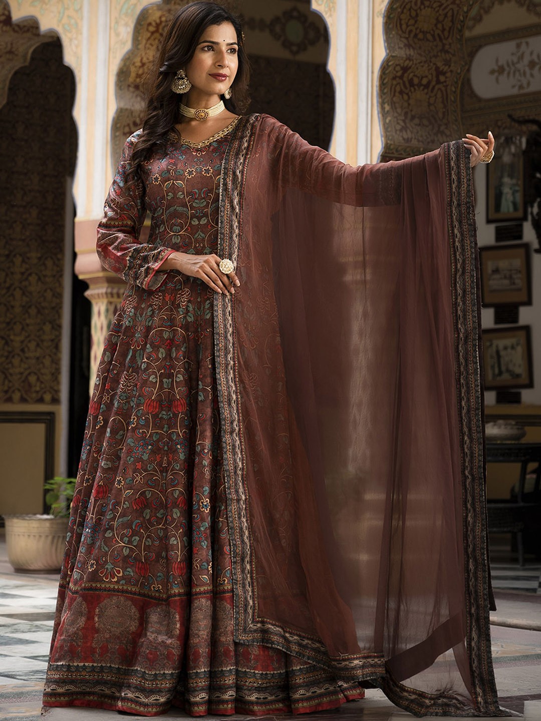 ODETTE Ethnic Motifs Printed Flared Sleeves V-Neck Silk A-Line Kurta With Dupatta, Brown
ODETTE Ethnic Motifs Printed Flared Sleeves V-Neck Silk A-Line Kurta With Dupatta, Brown