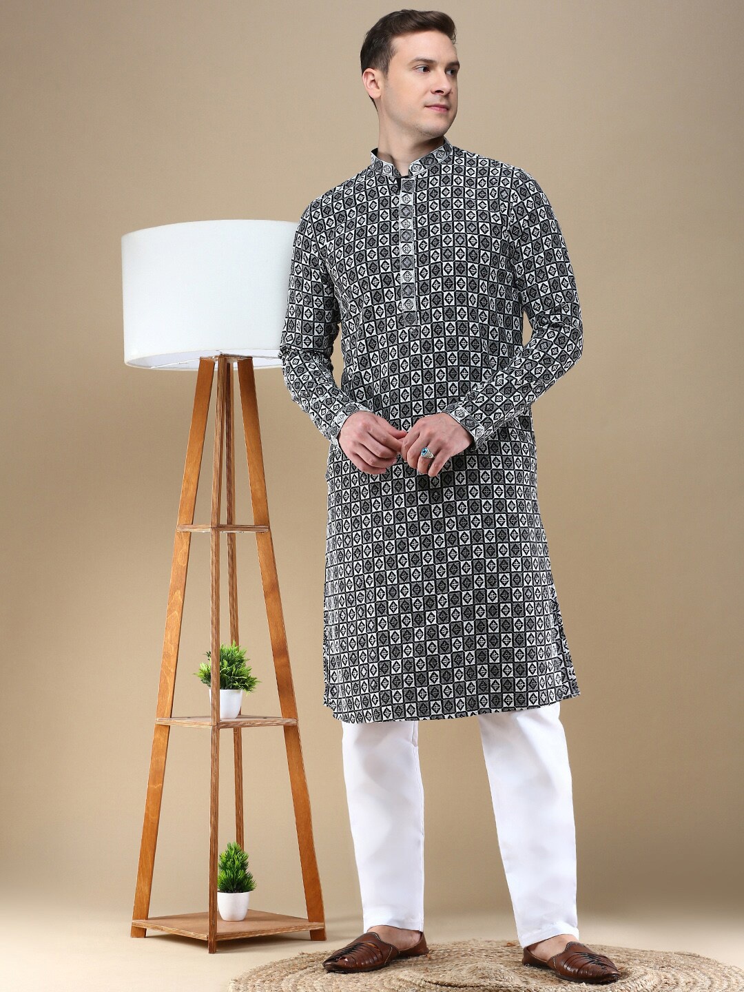 Anouk Black Ethnic Motifs Embroidered Mandarin Collar Chikankari Straight Kurta
Anouk Black Ethnic Motifs Embroidered Mandarin Collar Chikankari Straight Kurta