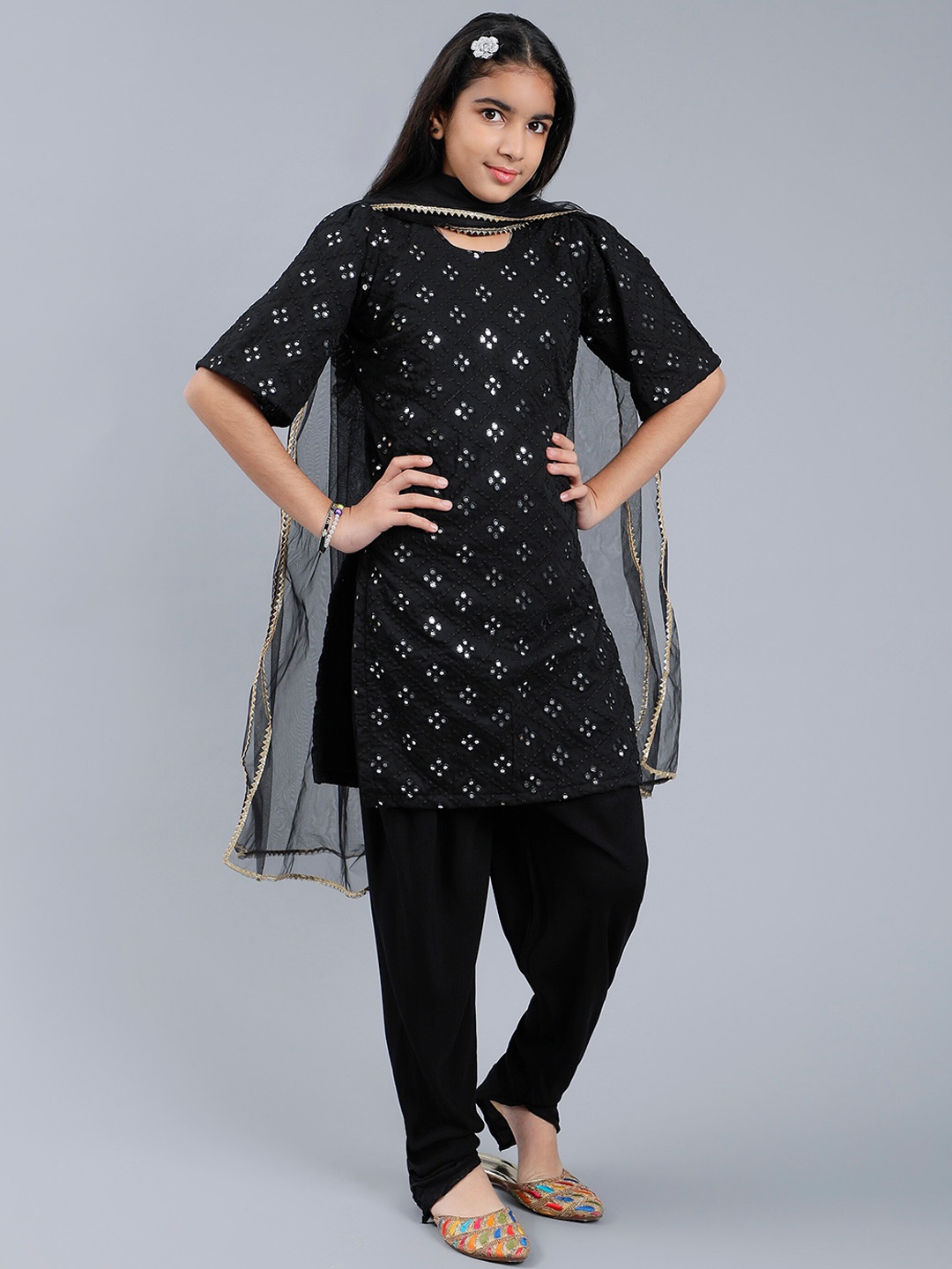 Unique Designers Girls Floral Printed Regular Sequinned Kurta with Salwar & With Dupatta, Black
Unique Designers Girls Floral Printed Regular Sequinned Kurta with Salwar & With Dupatta, Black