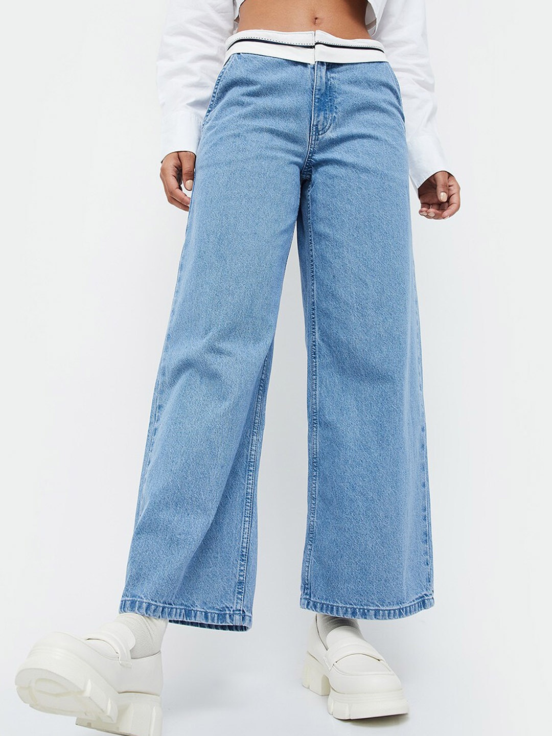Ginger by Lifestyle Women Wide Leg Mid-Rise Medium Shade Clean Look Pure Cotton Jeans, Blue
Ginger by Lifestyle Women Wide Leg Mid-Rise Medium Shade Clean Look Pure Cotton Jeans, Blue