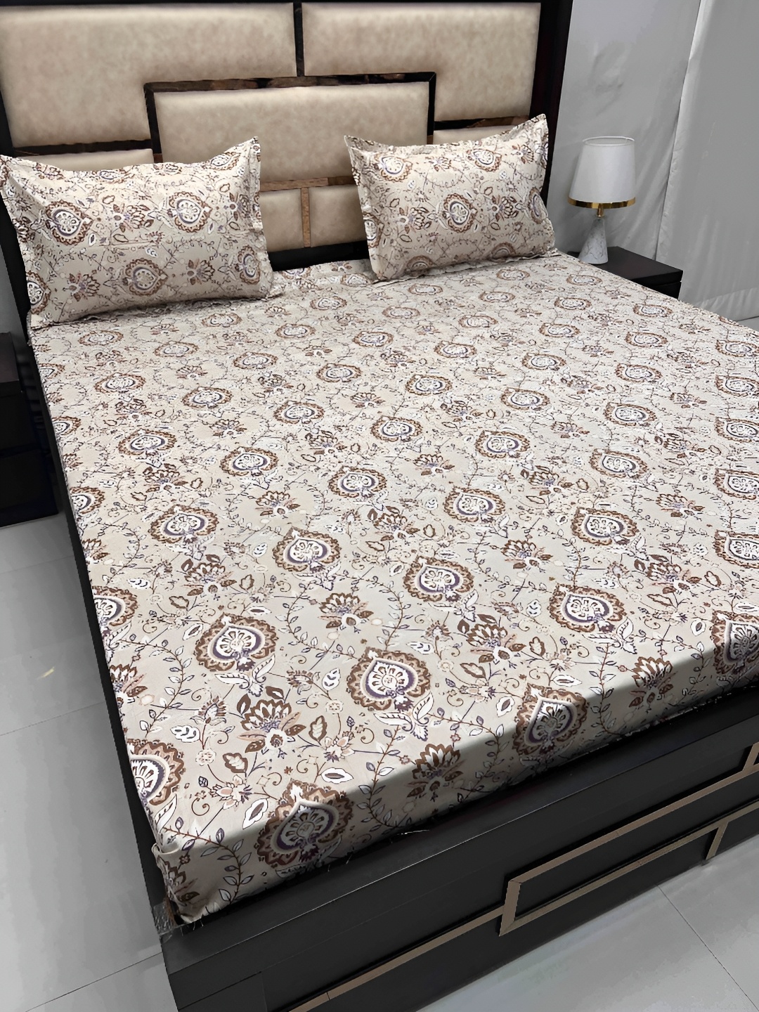 Pure Decor Brown & White Ethnic Motifs Cotton 380 TC King Bedsheet with 2 Pillow Covers
Pure Decor Brown & White Ethnic Motifs Cotton 380 TC King Bedsheet with 2 Pillow Covers
