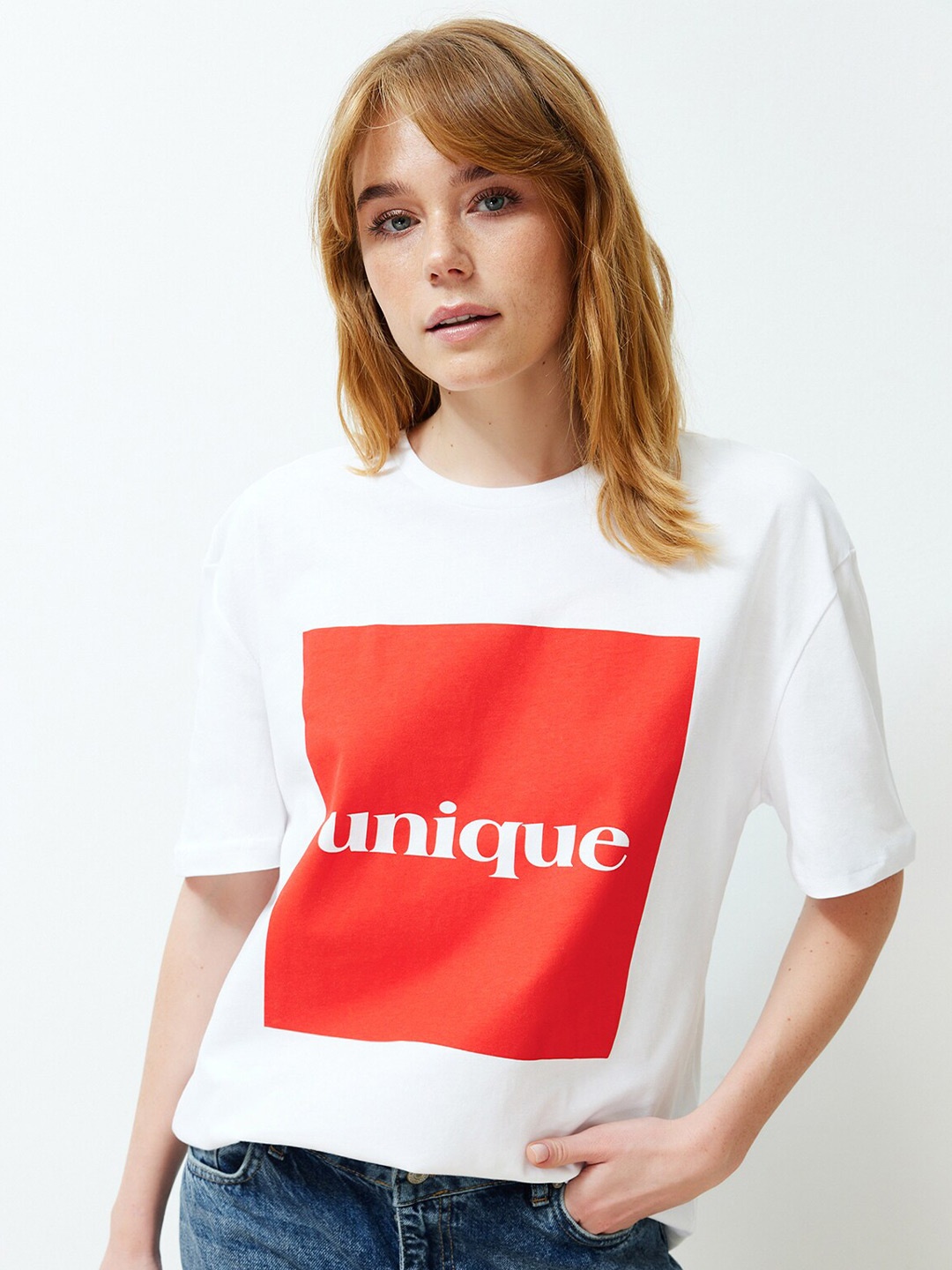 Trendyol Round Neck Drop Shoulder Sleeves Typographic Printed Regular Fit Cotton T-shirt, White
Trendyol Round Neck Drop Shoulder Sleeves Typographic Printed Regular Fit Cotton T-shirt, White