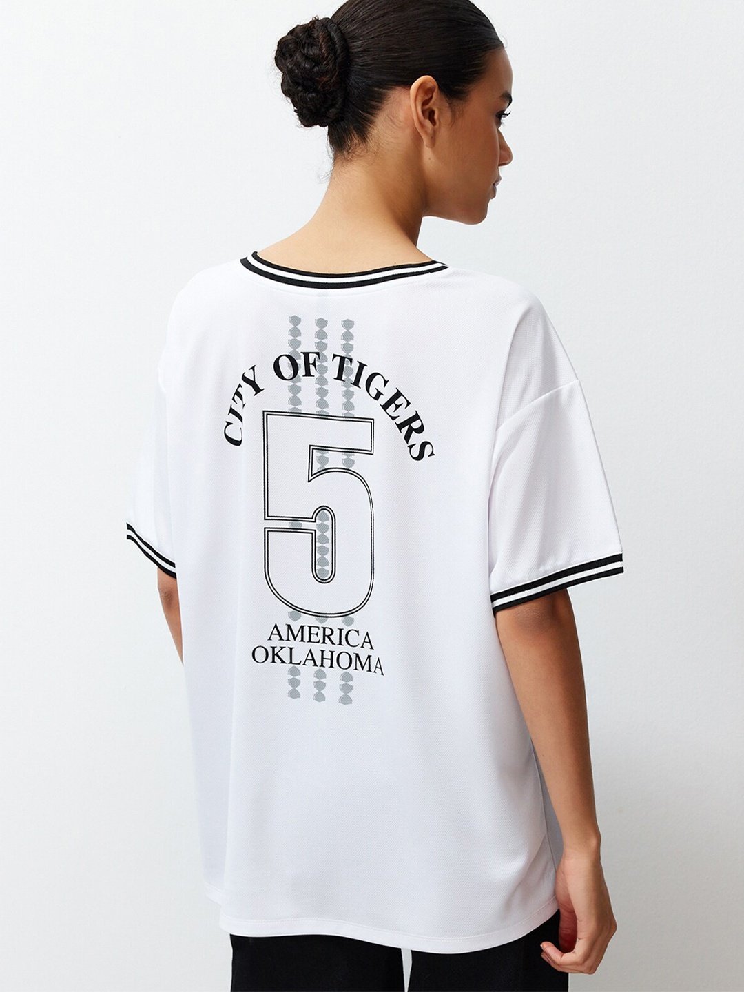 Trendyol Round Neck Drop Shoulder Sleeves Typography Printed Regular Fit T-shirt, Na
Trendyol Round Neck Drop Shoulder Sleeves Typography Printed Regular Fit T-shirt, Na
