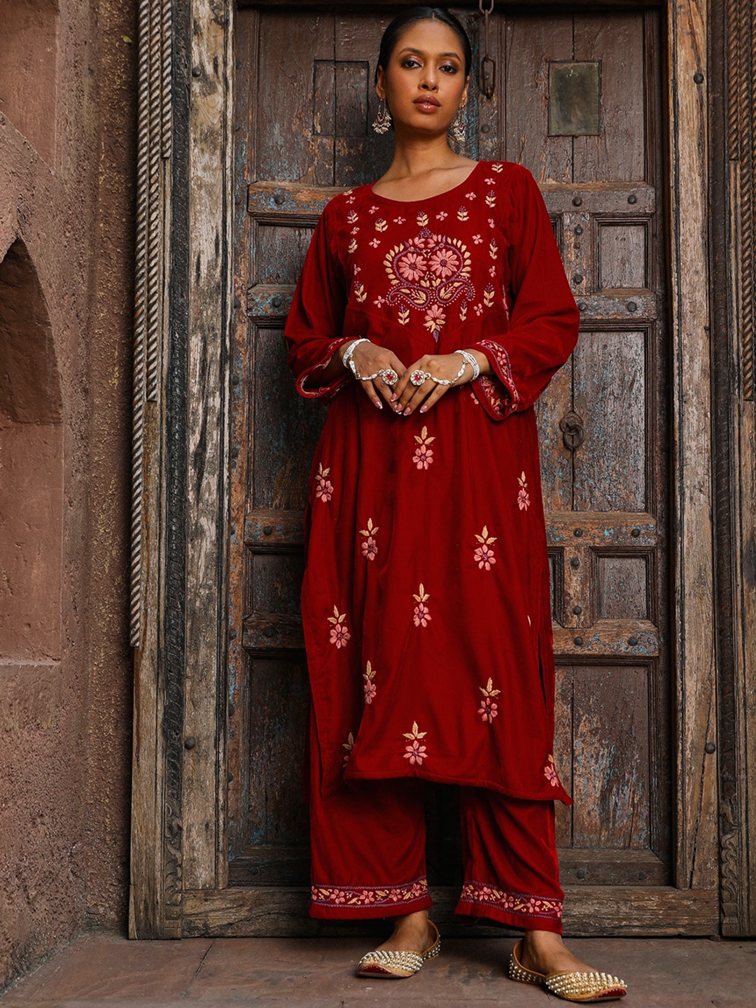 House of Chikankari Embroidered Rumi Chikankari Velvet Straight Kurta with Palazzos, Maroon
House of Chikankari Embroidered Rumi Chikankari Velvet Straight Kurta with Palazzos, Maroon