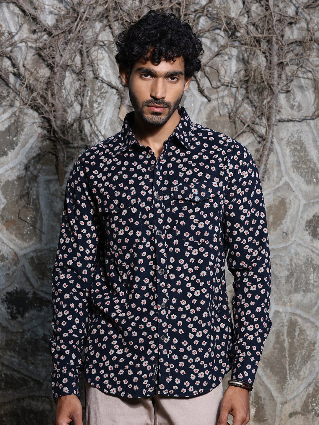 Thomas Scott Premium Slim Fit Floral Printed Spread Collar Cotton Corduroy Casual Shirt, Navy blue
Thomas Scott Premium Slim Fit Floral Printed Spread Collar Cotton Corduroy Casual Shirt, Navy blue