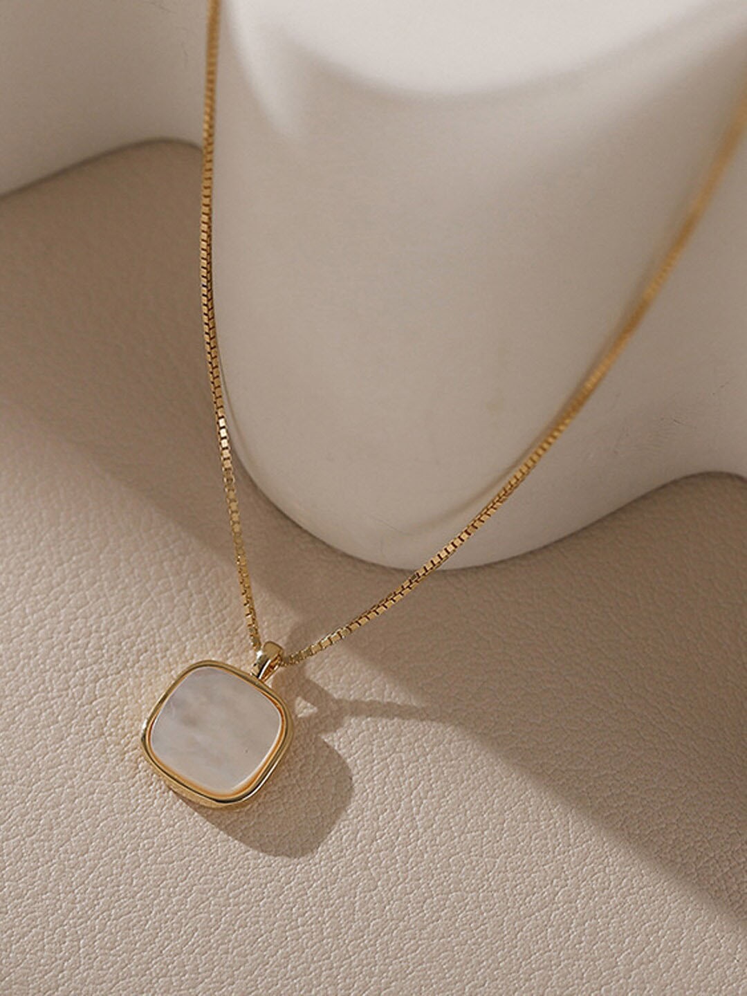 VAGHBHATT Stainless Steel Stone Studded Versatile Delicate Square Shape Pendant Chain, Gold
VAGHBHATT Stainless Steel Stone Studded Versatile Delicate Square Shape Pendant Chain, Gold