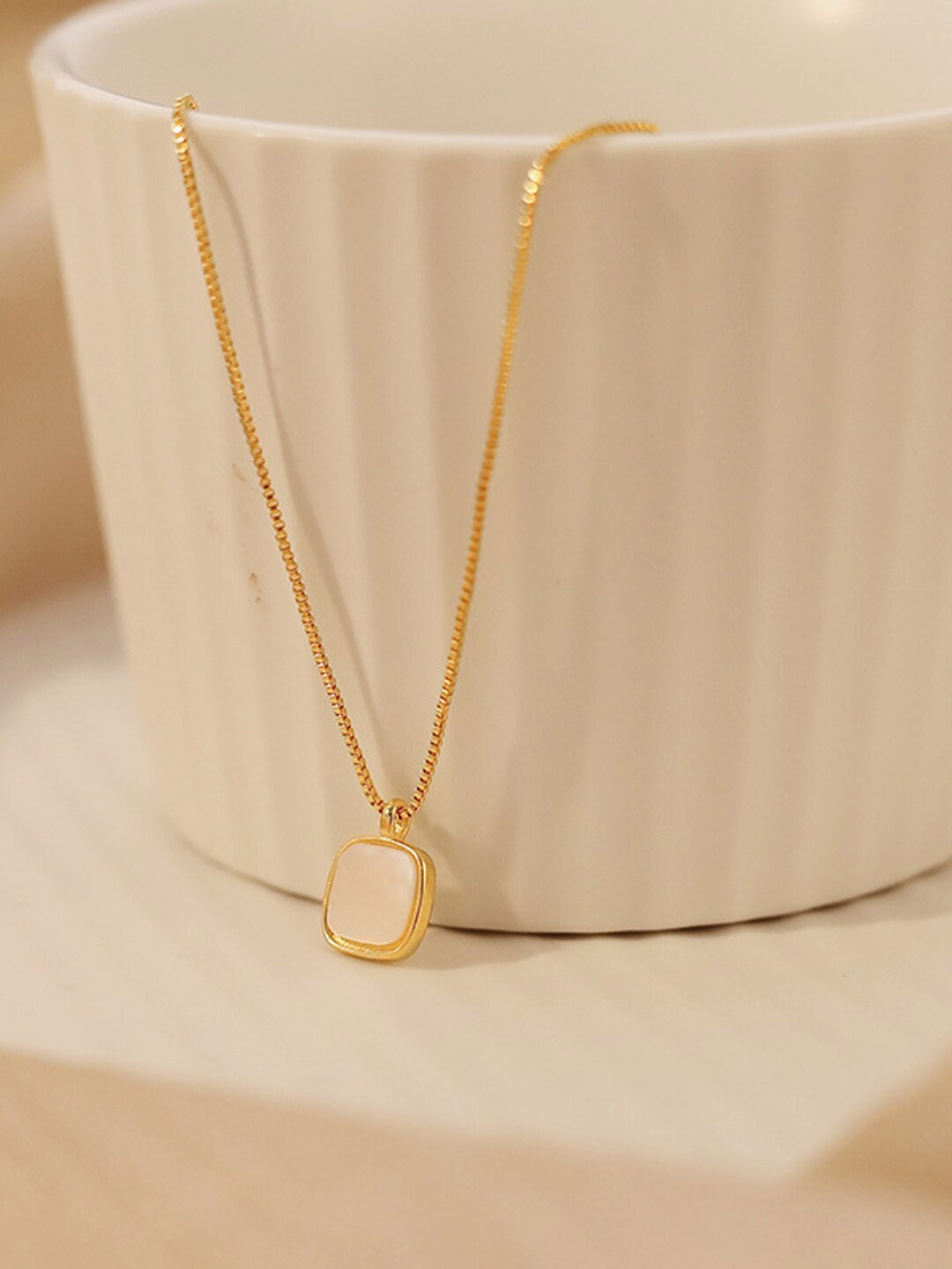 VAGHBHATT Stainless Steel Stone Studded Versatile Delicate Square Shape Pendant Chain, Gold
VAGHBHATT Stainless Steel Stone Studded Versatile Delicate Square Shape Pendant Chain, Gold