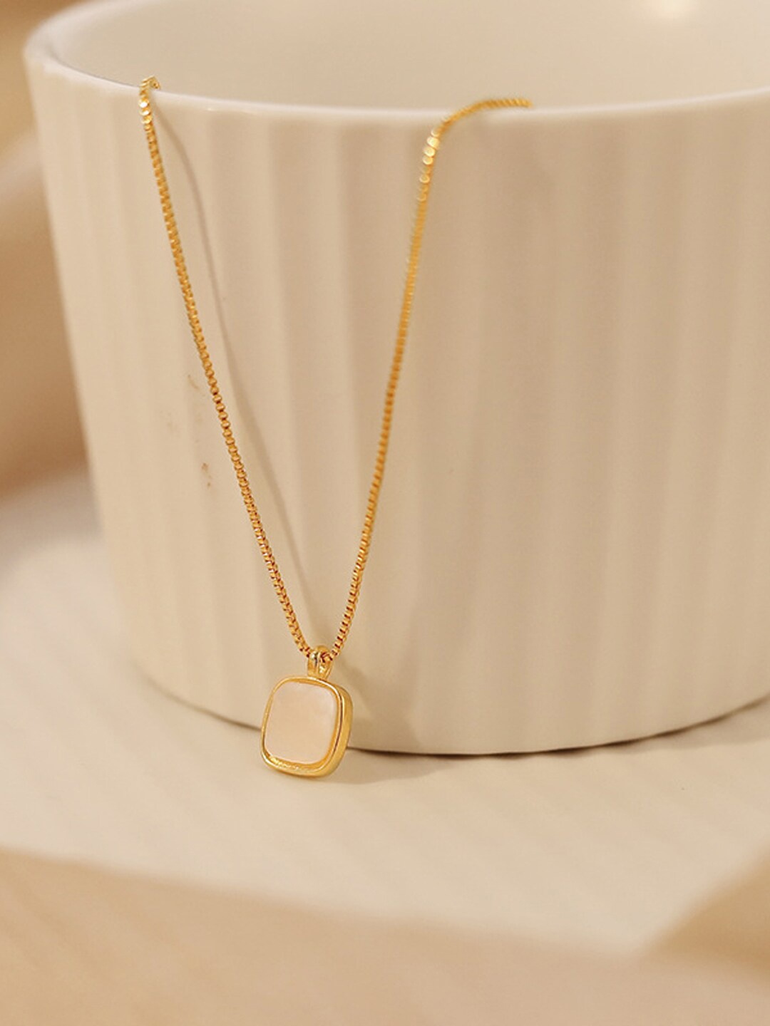 FIMBUL Stainless Steel Stone Studded Versatile Delicate Square Shape Pendant Chain, Gold
FIMBUL Stainless Steel Stone Studded Versatile Delicate Square Shape Pendant Chain, Gold
