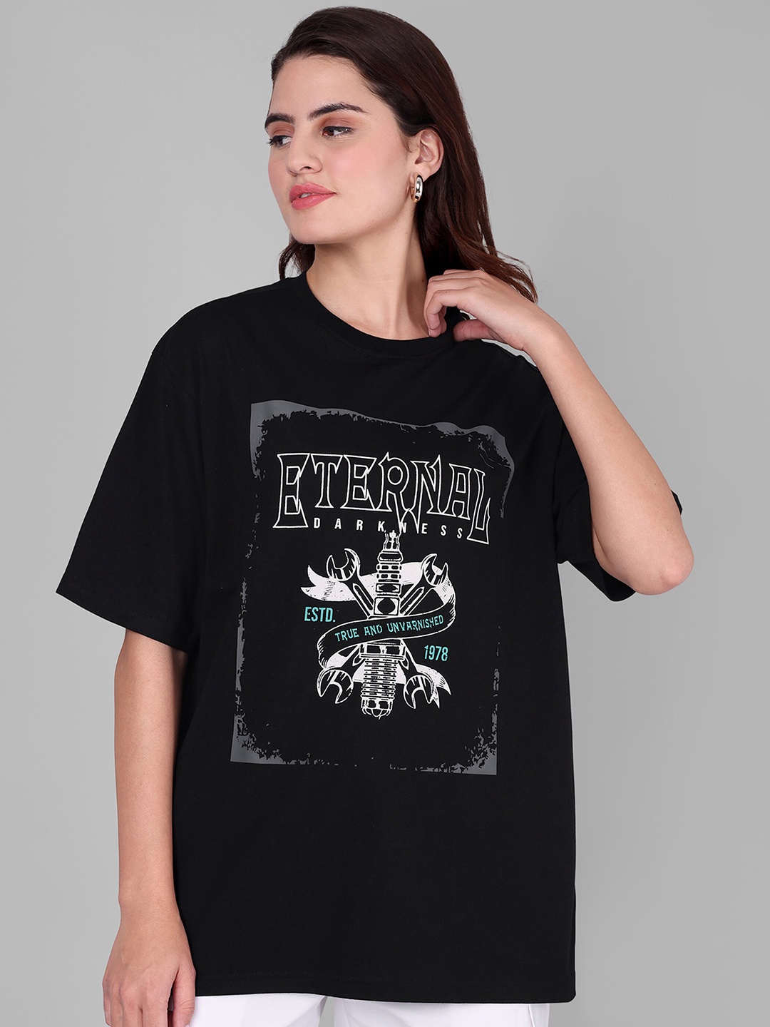 The Roadster Lifestyle Co Graphic Printed Drop-Shoulder Sleeves Oversized-Fit Tshirt, Black
The Roadster Lifestyle Co Graphic Printed Drop-Shoulder Sleeves Oversized-Fit Tshirt, Black