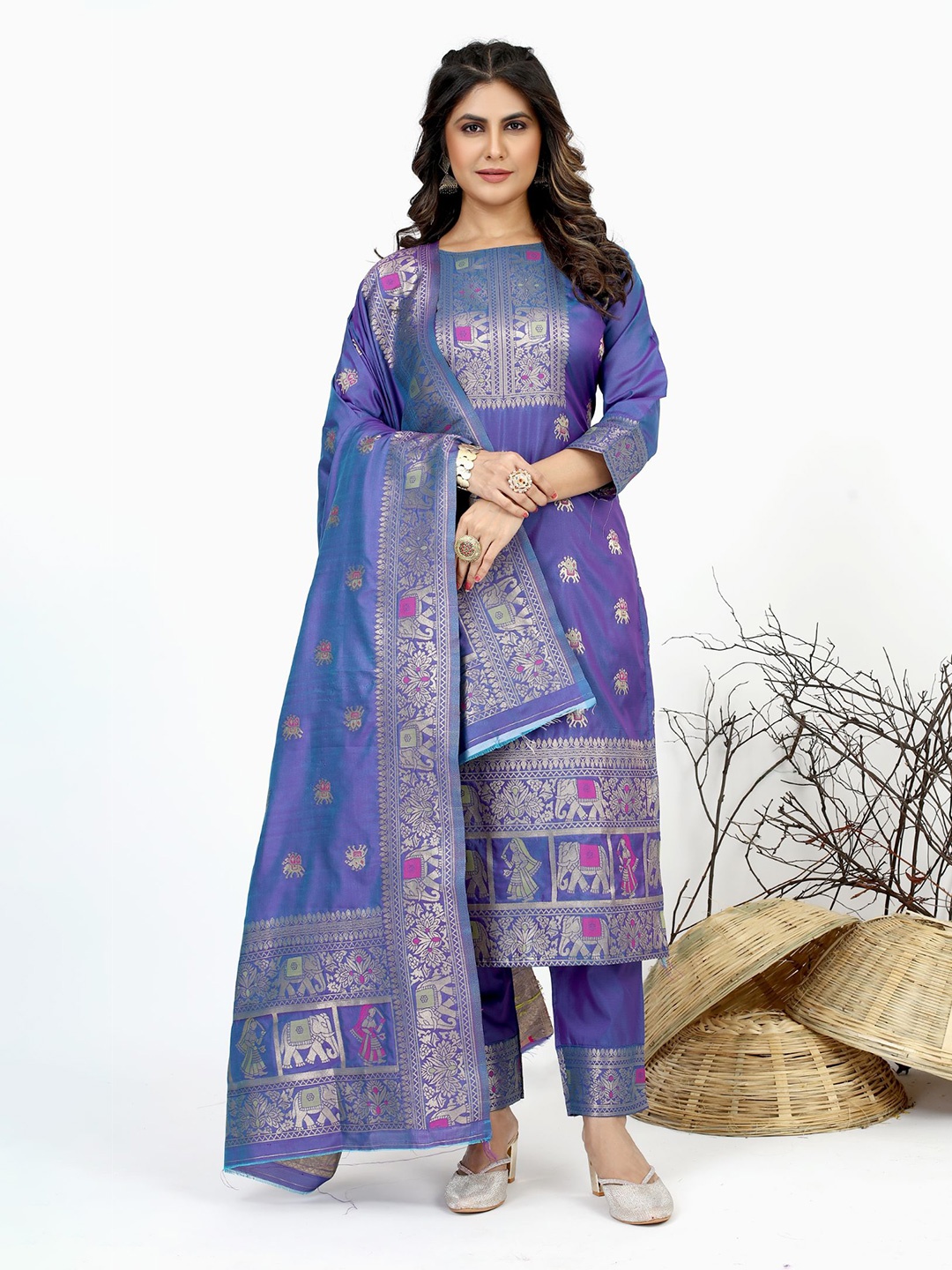 Royal Rajgharana Saree Woven Design Zari Saree Pure Silk Unstitched Dress Material, Purple
Royal Rajgharana Saree Woven Design Zari Saree Pure Silk Unstitched Dress Material, Purple
