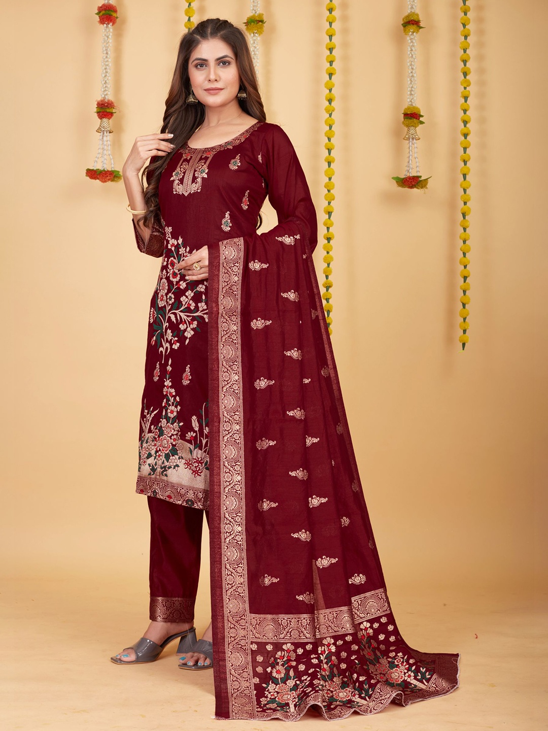 Royal Rajgharana Saree Woven Design Zari Saree Pure Silk Unstitched Dress Material, Maroon
Royal Rajgharana Saree Woven Design Zari Saree Pure Silk Unstitched Dress Material, Maroon