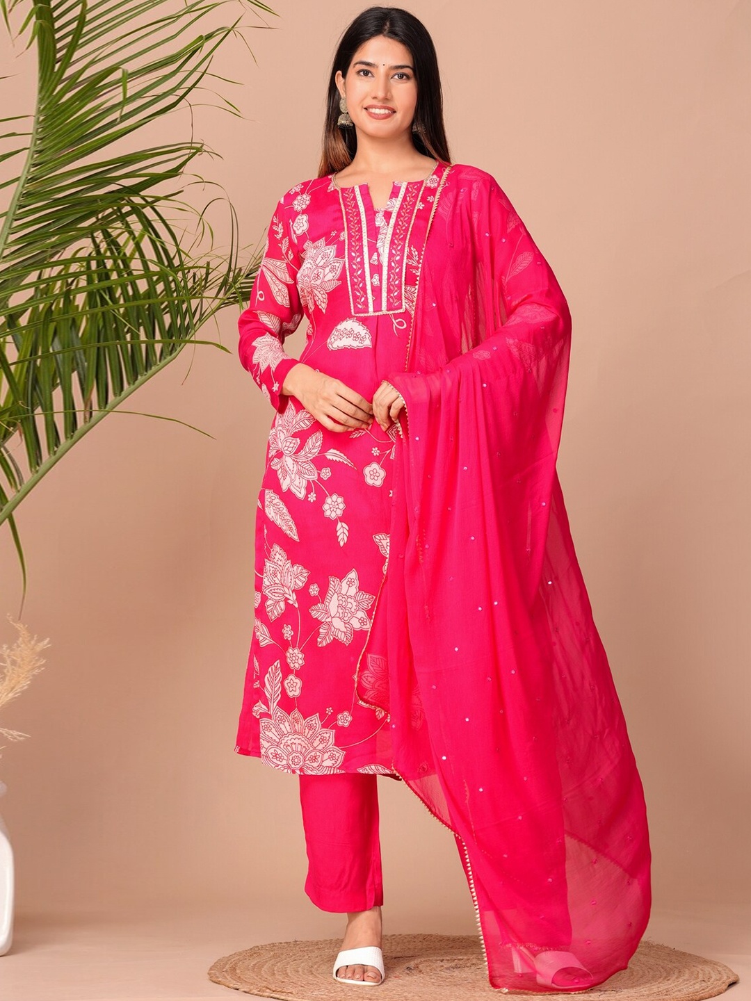 KALINI Notched Neck Long Sleeves Floral Print Beads & Stones Kurta with Trouser & Dupatta, Pink
KALINI Notched Neck Long Sleeves Floral Print Beads & Stones Kurta with Trouser & Dupatta, Pink