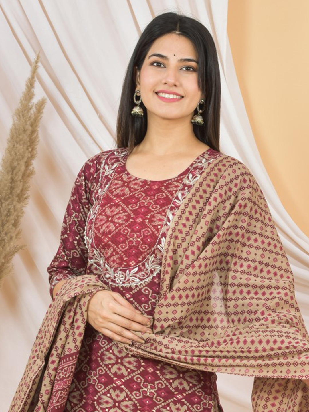 JAHIDA COMFORT WITH STYLE Floral Printed Pure Cotton Kurta with Palazzos & With Dupatta, Red
JAHIDA COMFORT WITH STYLE Floral Printed Pure Cotton Kurta with Palazzos & With Dupatta, Red