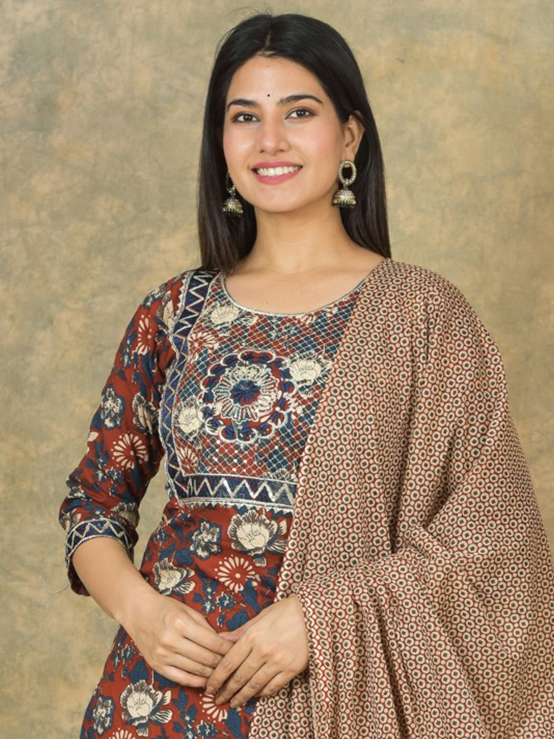 JAHIDA COMFORT WITH STYLE Floral Printed Pure Cotton Kurta with Palazzos & With Dupatta, Brown
JAHIDA COMFORT WITH STYLE Floral Printed Pure Cotton Kurta with Palazzos & With Dupatta, Brown