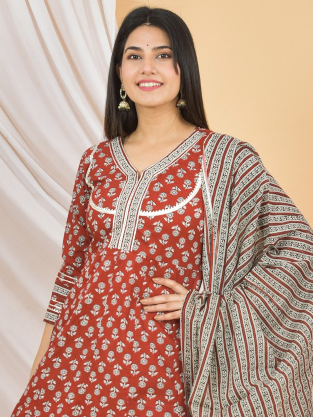 JAHIDA COMFORT WITH STYLE Floral Printed Empire Pure Cotton Kurta with Trousers & Dupatta, Maroon
JAHIDA COMFORT WITH STYLE Floral Printed Empire Pure Cotton Kurta with Trousers & Dupatta, Maroon