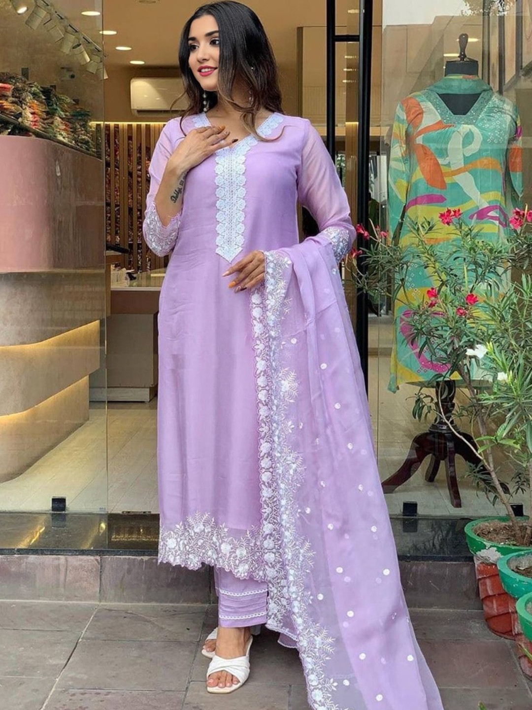 BLACK SCISSOR Floral Embroidered Sequinned Straight Kurta with Trousers & Dupatta, Purple
BLACK SCISSOR Floral Embroidered Sequinned Straight Kurta with Trousers & Dupatta, Purple