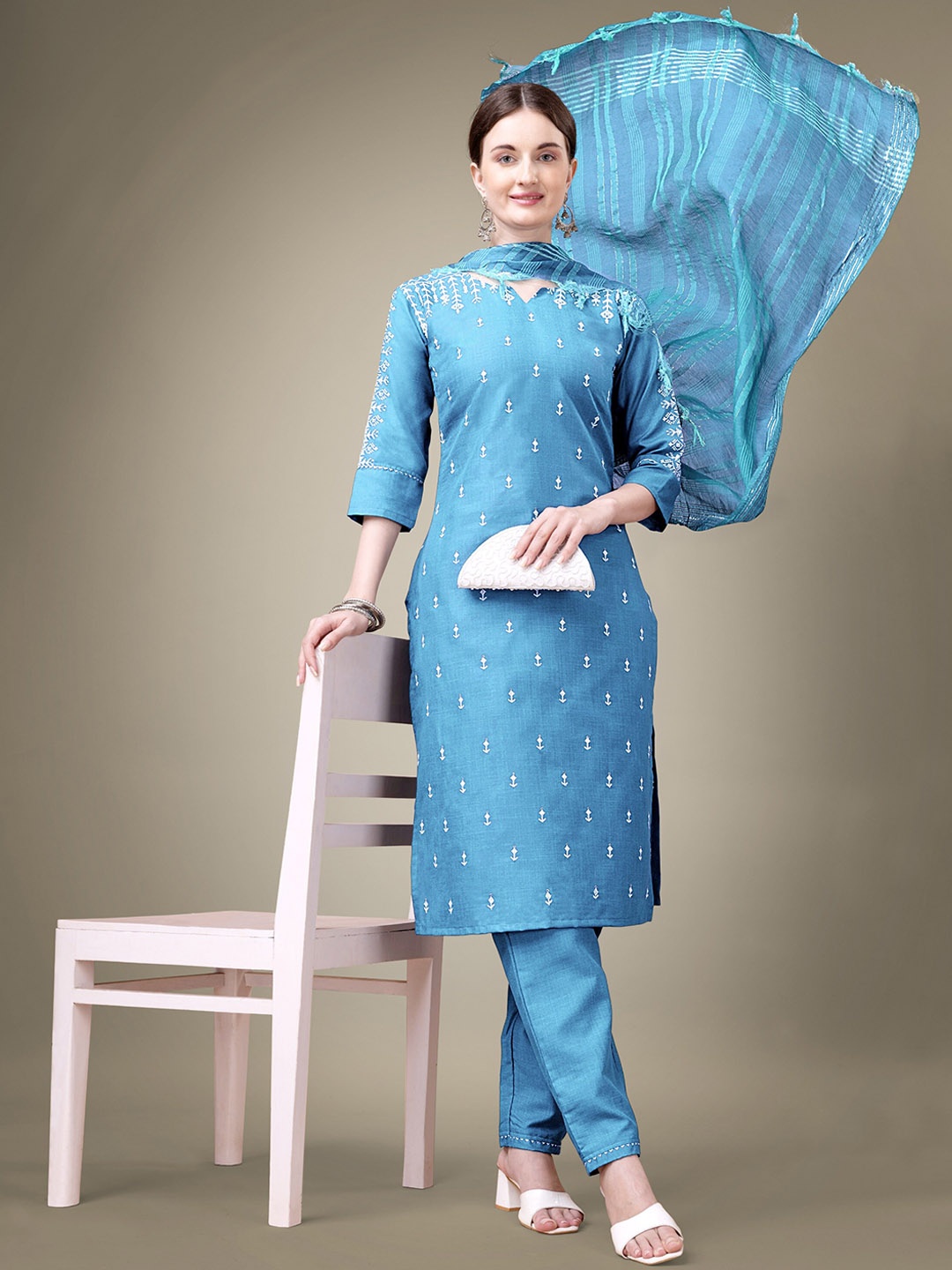 Riddhi Textile Hub Ethnic Motifs Embroidered Kurta with Trousers & With Dupatta, Blue
Riddhi Textile Hub Ethnic Motifs Embroidered Kurta with Trousers & With Dupatta, Blue