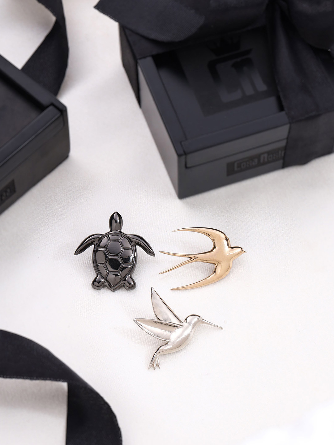 COSA NOSTRAA Roots & Wings Set Of 3 Textured Brooches, Gold
COSA NOSTRAA Roots & Wings Set Of 3 Textured Brooches, Gold