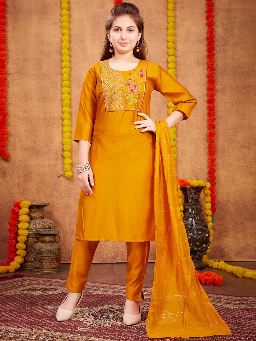 Aarika Girls Ethnic Motifs Yoke Design Pure Silk Straight Kurta & Trouser With Dupatta, Mustard
Aarika Girls Ethnic Motifs Yoke Design Pure Silk Straight Kurta & Trouser With Dupatta, Mustard