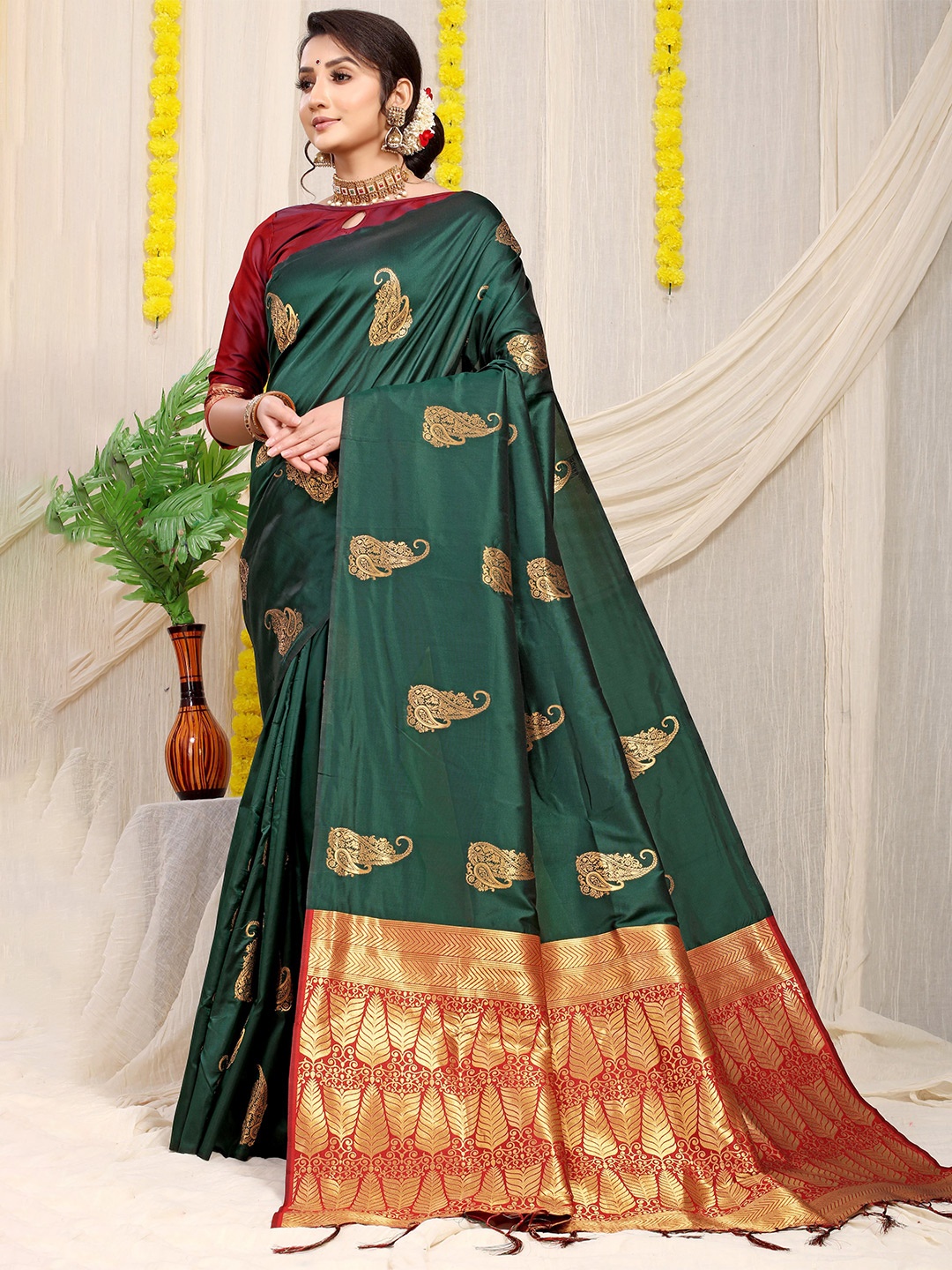 PATIALAPICKS Ethnic Motifs Woven Design Zari Pure Silk Kanjeevaram Saree, Green
PATIALAPICKS Ethnic Motifs Woven Design Zari Pure Silk Kanjeevaram Saree, Green