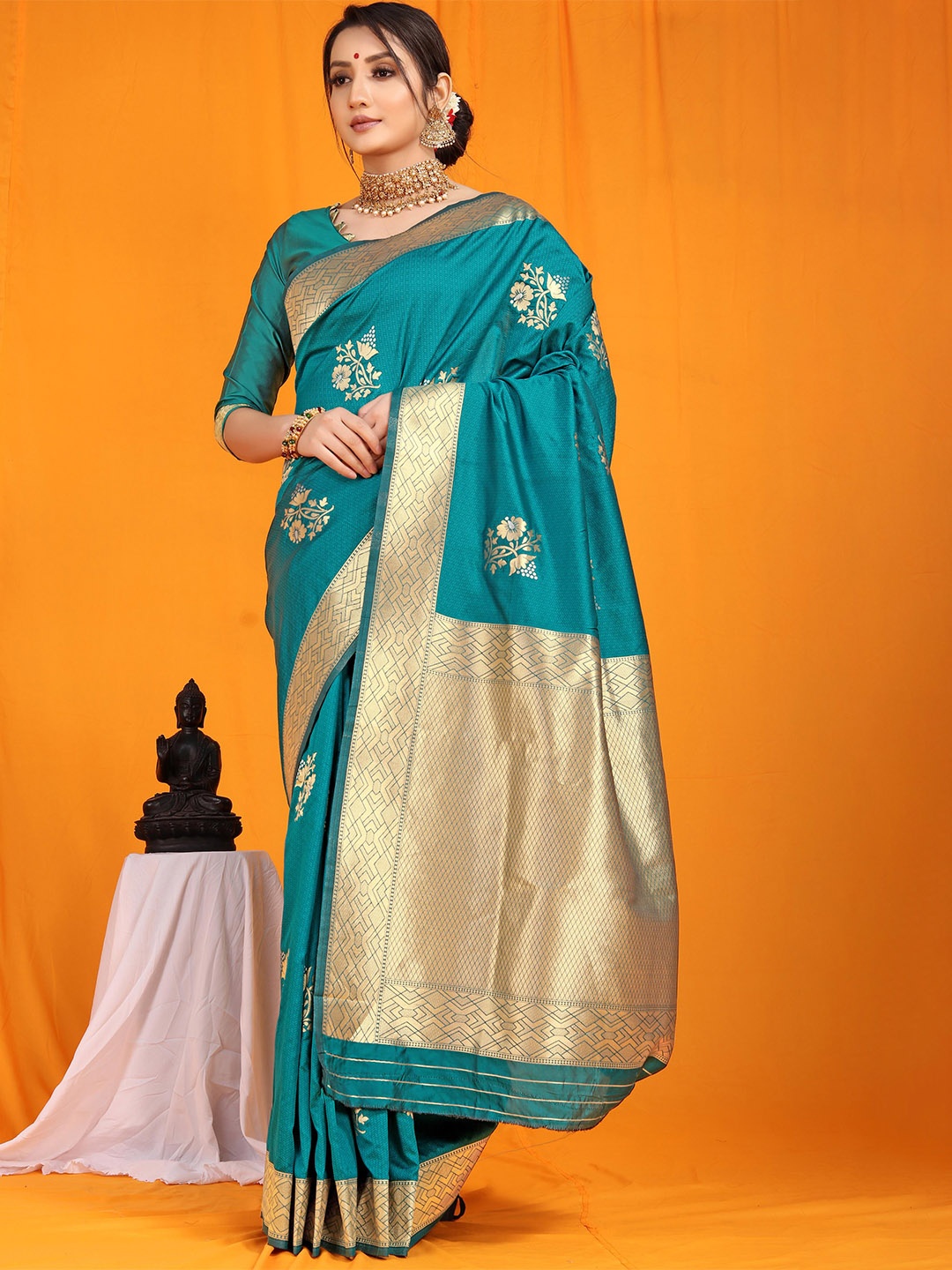 PATIALAPICKS Ethnic Motifs Woven Design Zari Pure Silk Kanjeevaram Saree, Sea green
PATIALAPICKS Ethnic Motifs Woven Design Zari Pure Silk Kanjeevaram Saree, Sea green