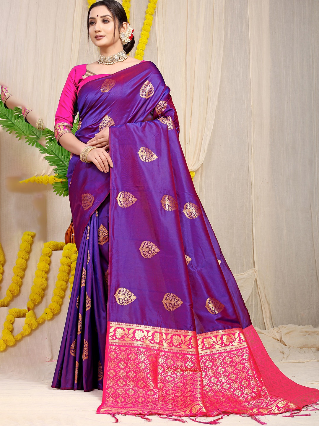 PATIALAPICKS Ethnic Motifs Woven Design Zari Pure Silk Kanjeevaram Saree, Magenta
PATIALAPICKS Ethnic Motifs Woven Design Zari Pure Silk Kanjeevaram Saree, Magenta