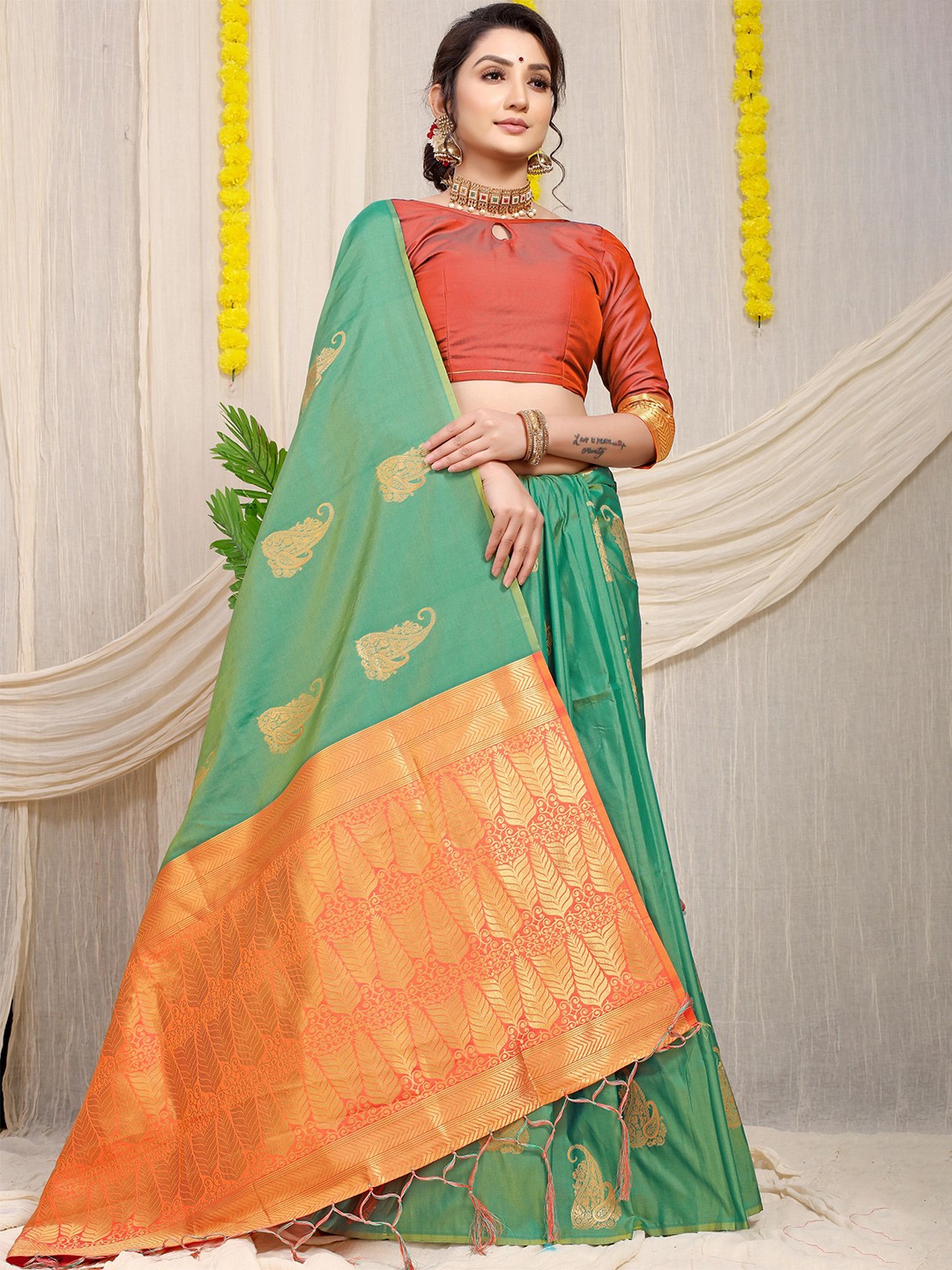 PATIALAPICKS Ethnic Motifs Woven Design Zari Pure Silk Kanjeevaram Saree, Sea green
PATIALAPICKS Ethnic Motifs Woven Design Zari Pure Silk Kanjeevaram Saree, Sea green
