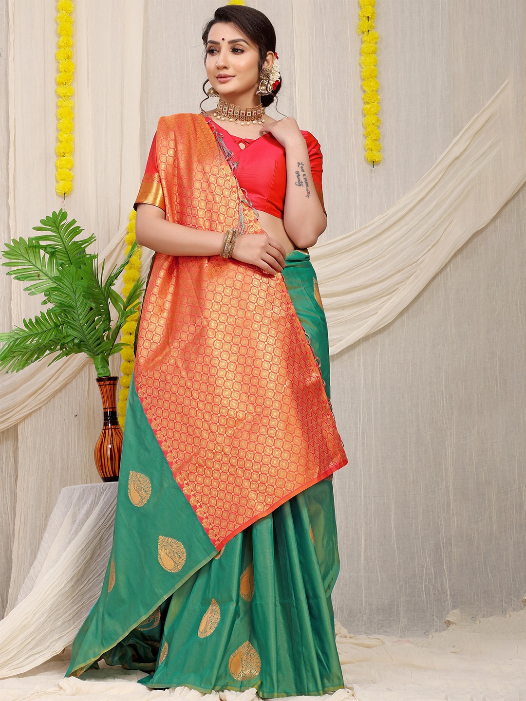 PATIALAPICKS Ethnic Motifs Woven Design Zari Pure Silk Kanjeevaram Saree, Sea green
PATIALAPICKS Ethnic Motifs Woven Design Zari Pure Silk Kanjeevaram Saree, Sea green