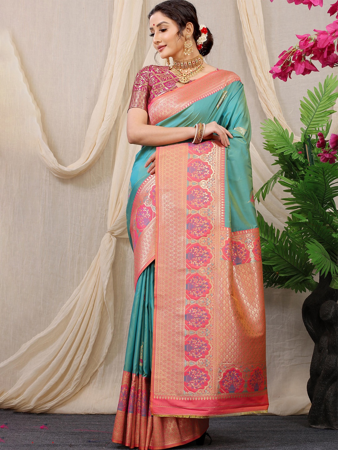 PATIALAPICKS Ethnic Motifs Woven Design Zari Pure Silk Kanjeevaram Saree, Sea green
PATIALAPICKS Ethnic Motifs Woven Design Zari Pure Silk Kanjeevaram Saree, Sea green
