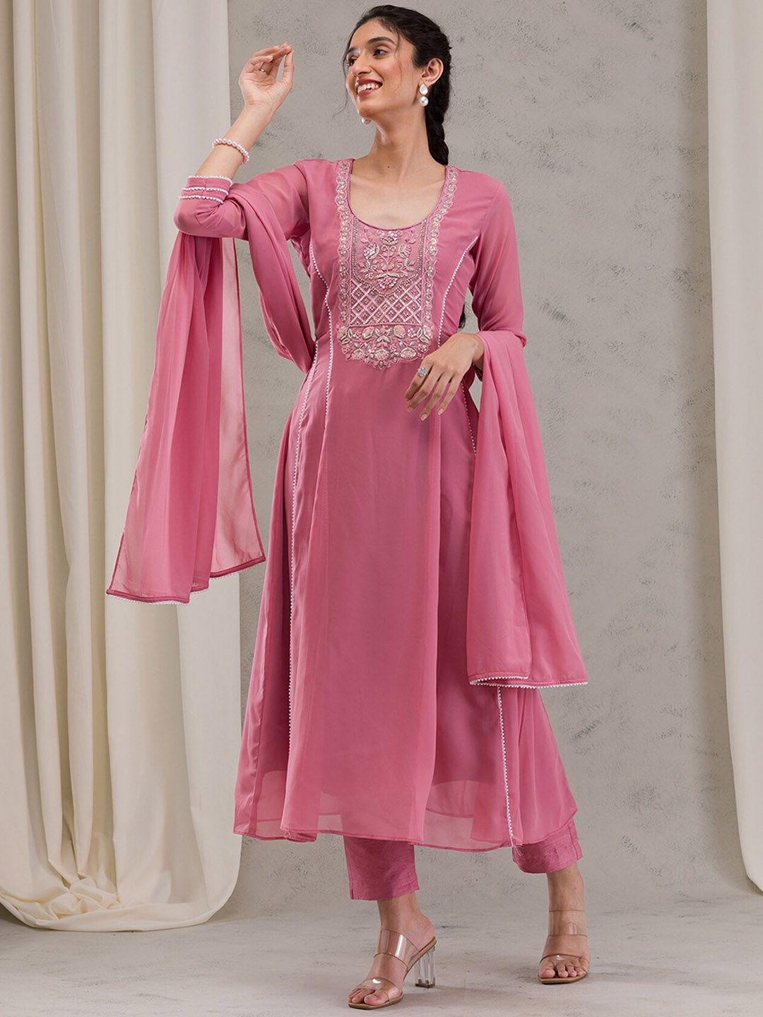 Koskii Women Ethnic Motifs Yoke Design Regular Thread Work Kurta with Salwar & With Dupatta, Pink
Koskii Women Ethnic Motifs Yoke Design Regular Thread Work Kurta with Salwar & With Dupatta, Pink