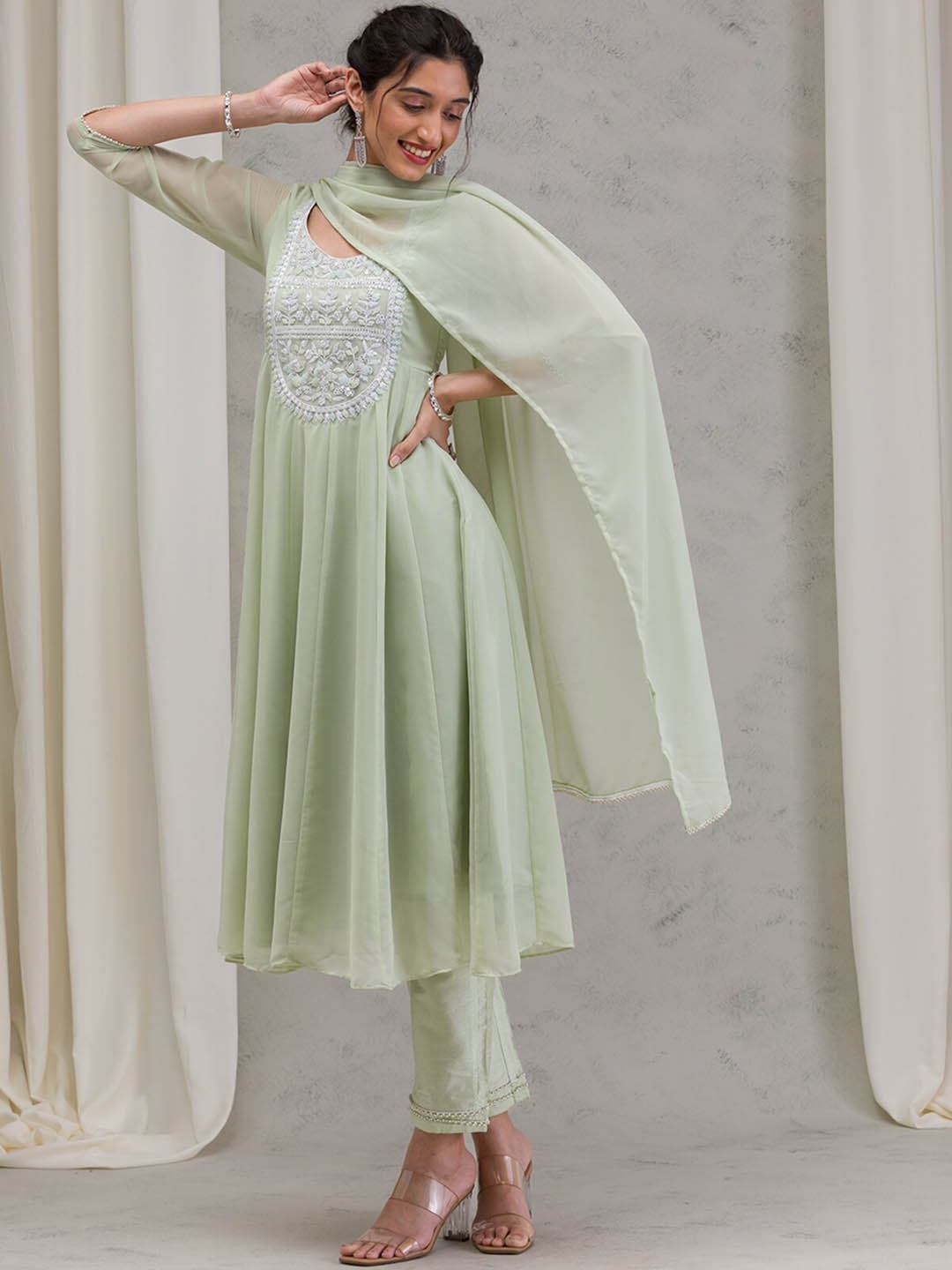 Koskii Women Floral Yoke Design Regular Thread Work Kurta with Trousers & With Dupatta, Green
Koskii Women Floral Yoke Design Regular Thread Work Kurta with Trousers & With Dupatta, Green