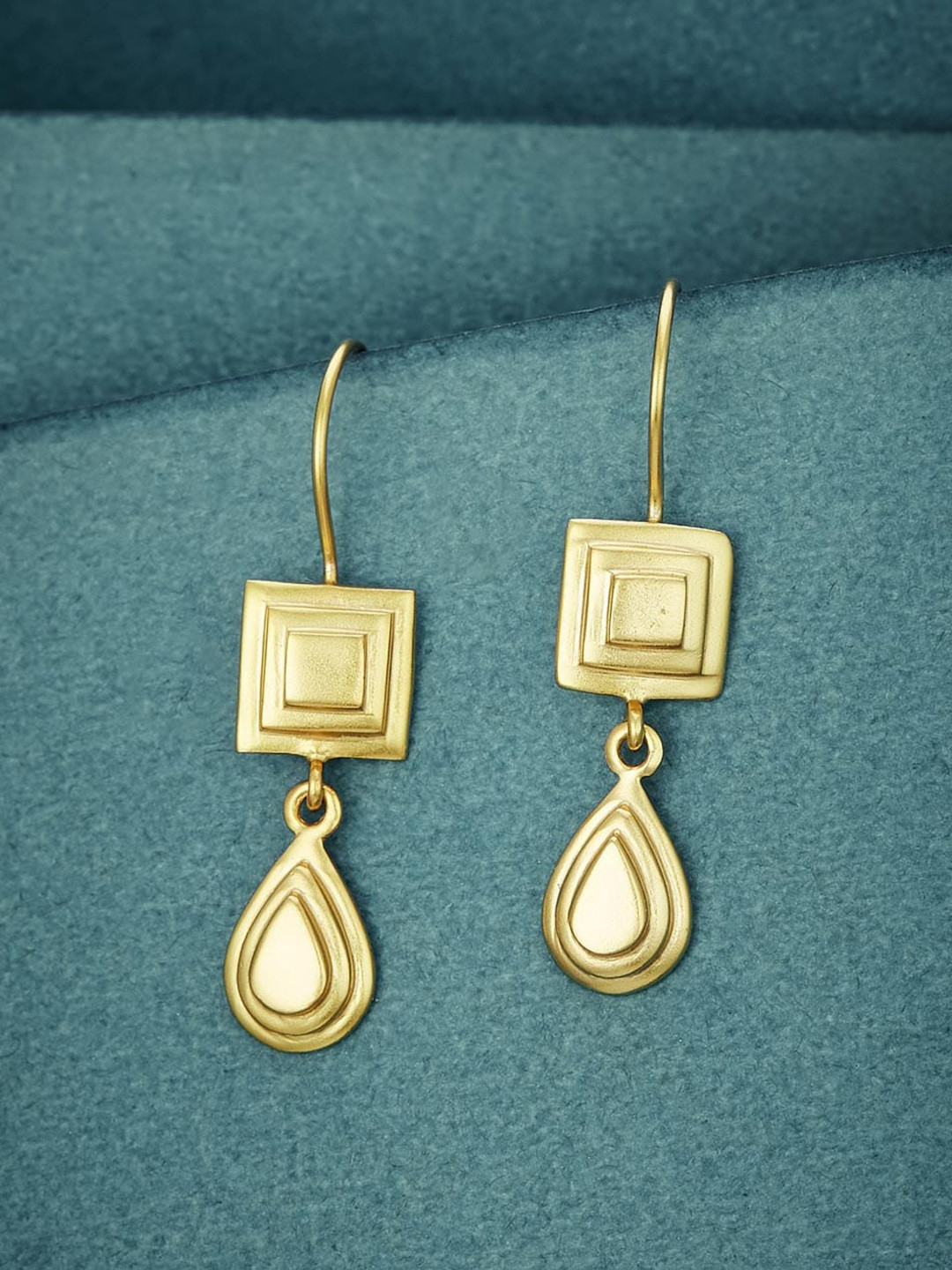 Fabindia Gold-Plated Silver Geometric Drop Earrings
Fabindia Gold-Plated Silver Geometric Drop Earrings