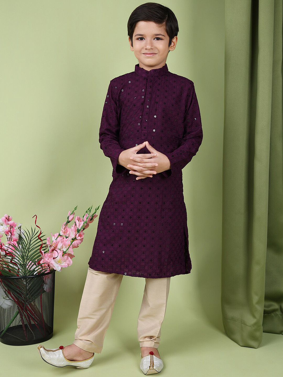 TABARD Boys Floral Embroidered Thread Work Sequinned Mandarin Collar Cotton Kurta, Purple
TABARD Boys Floral Embroidered Thread Work Sequinned Mandarin Collar Cotton Kurta, Purple