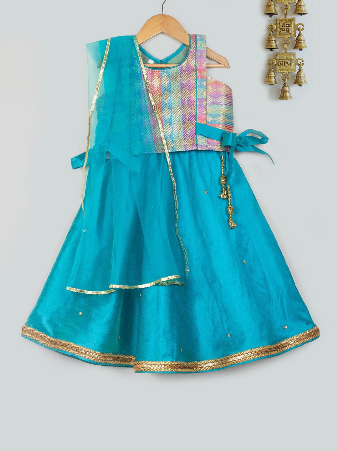 Tangerine Closet Girls Thread Work Ready to Wear Lehenga & Blouse With Dupatta, Turquoise blue
Tangerine Closet Girls Thread Work Ready to Wear Lehenga & Blouse With Dupatta, Turquoise blue